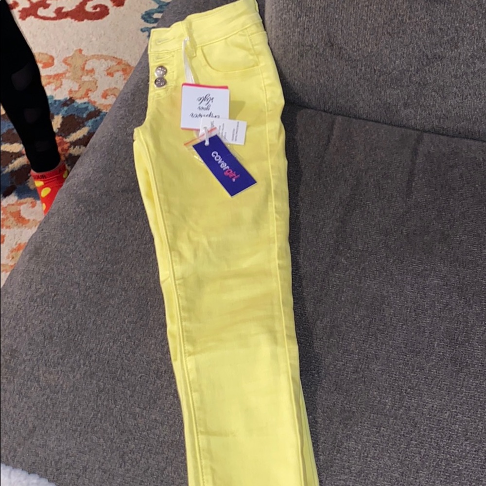 Yellow cover girl skinny jeans